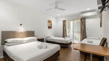 Superior Studio Unit | Iron/ironing board, free WiFi, bed sheets, alarm clocks