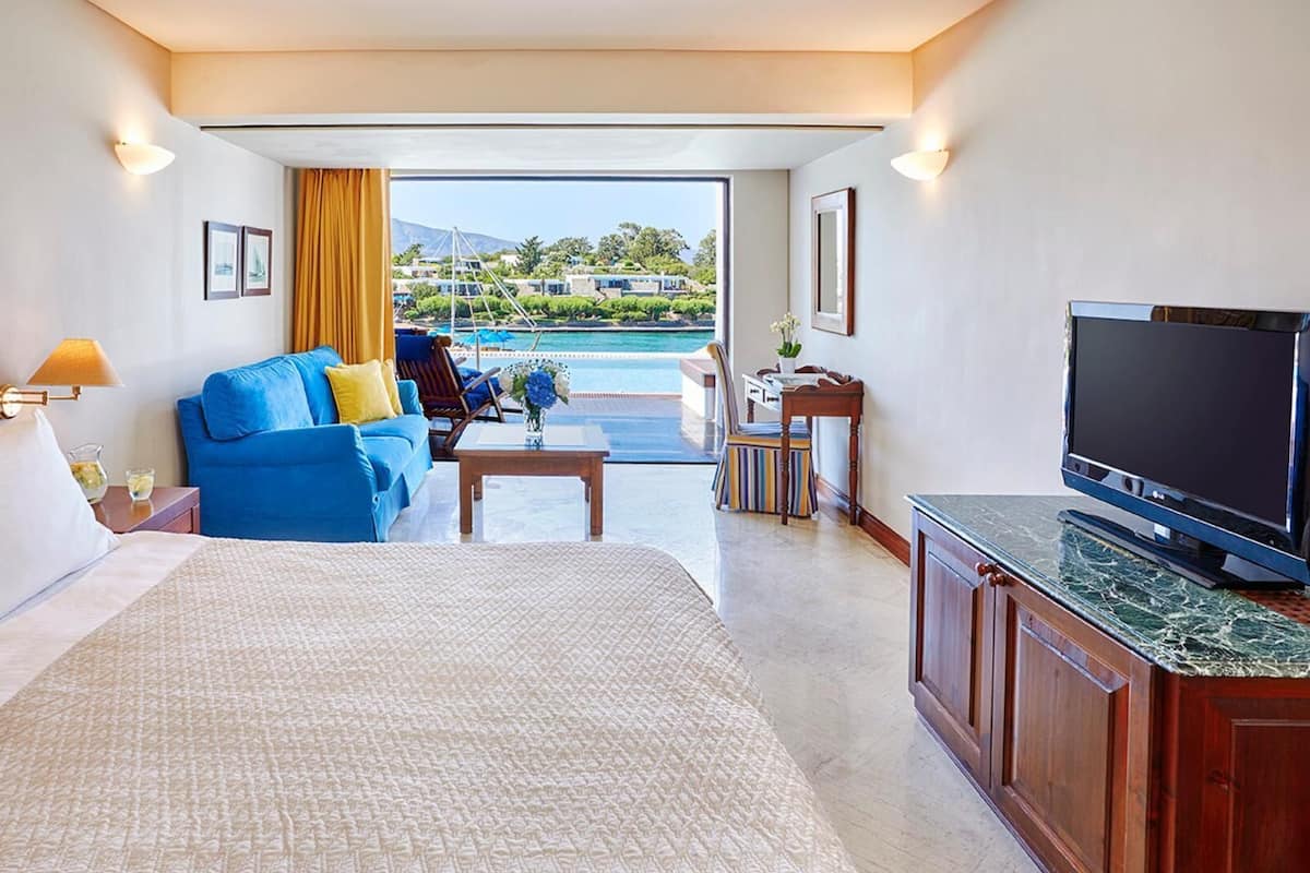 Superior Bungalow Front Sea View sharing a pool | 1 bedroom, hypo-allergenic bedding, minibar, in-room safe