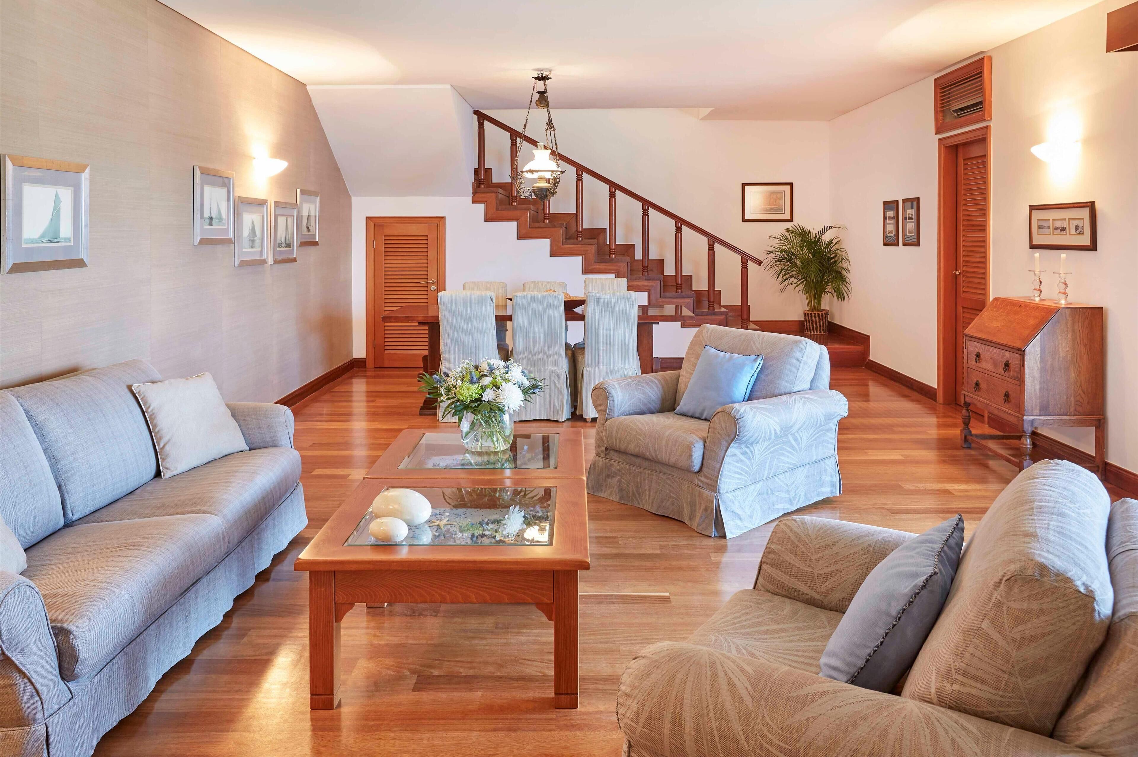 hypo-allergenic bedding, minibar, in-room safe, desk