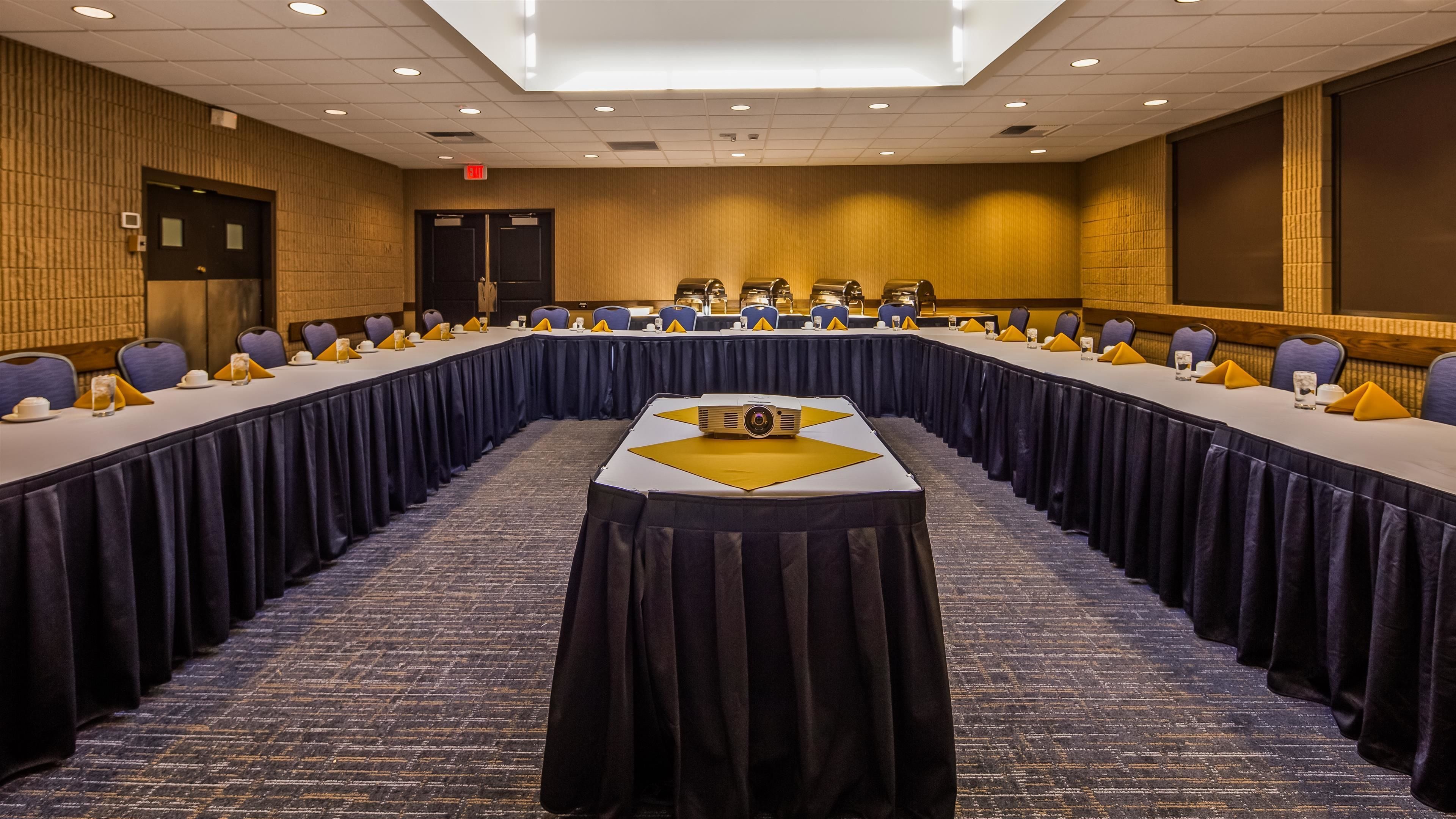 lunch and dinner served, american cuisine