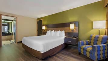 Suite, 1 King Bed, Non Smoking, Poolside | Desk, iron/ironing board, cribs (free), bed sheets