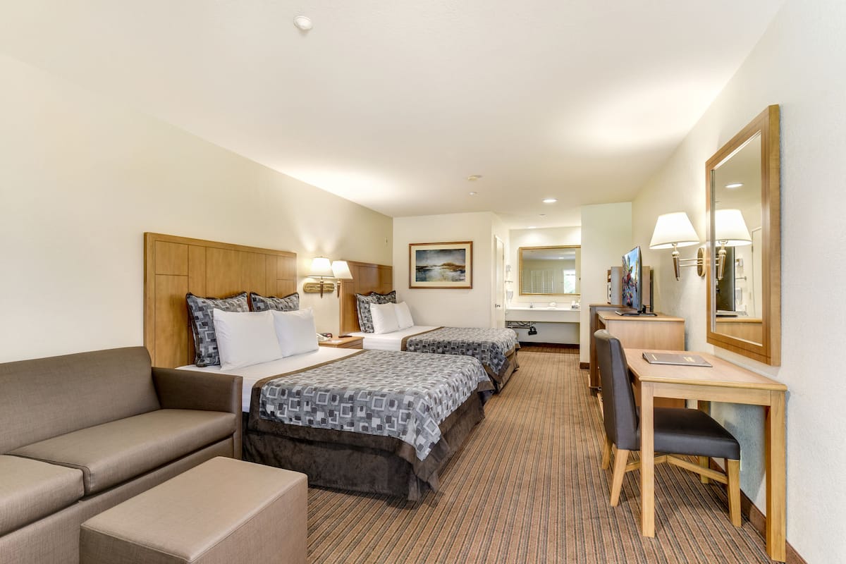 Executive Room, 1 Bedroom | 1 bedroom, in-room safe, desk, iron/ironing board