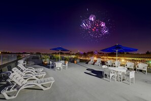 Sundeck - Anaheim Desert Inn and Suites (Anaheim)