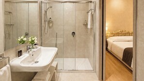 Classic Double or Twin Room | Bathroom | Rainfall showerhead, hair dryer, bidet, towels - NSM Hotel Cicolella (Foggia)