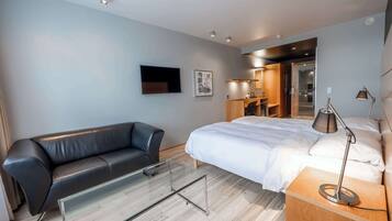 高级房 | 防过敏的被褥、迷你吧、客房内保险箱、办公桌