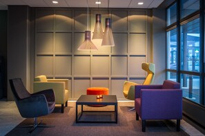 Lobby sitting area - Park Inn by Radisson Reykjavik Keflavik Airport (Reykjanesbær)