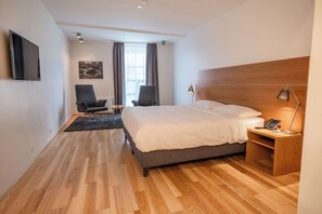 Habitación superior | Ropa de cama hipoalergénica y minibar 