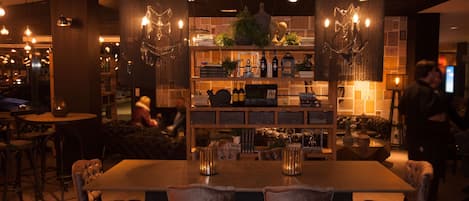 Breakfast, lunch, dinner served; international cuisine