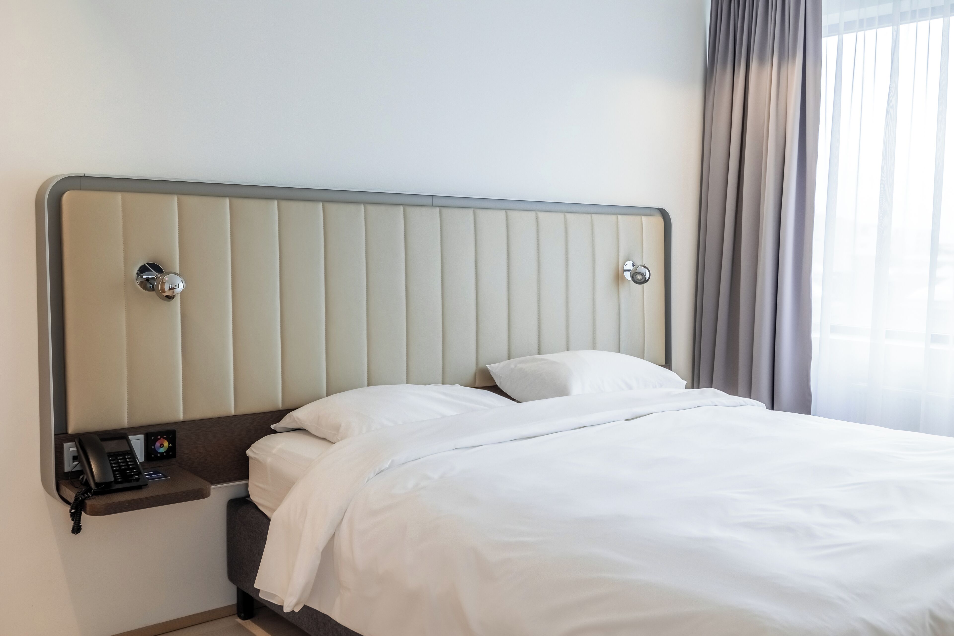 room (guest) | hypo-allergenic bedding, minibar, in-room safe, desk