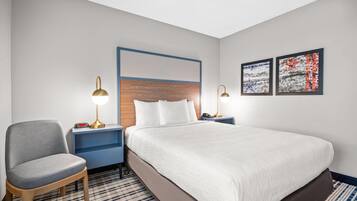 1 Queen Bed, Mobility Accessible Room, Bathtub w/ Grab Bars, Non-Smoking | Desk, soundproofing, iron/ironing board, free WiFi