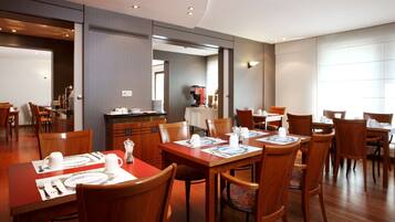 Daily buffet breakfast for a fee