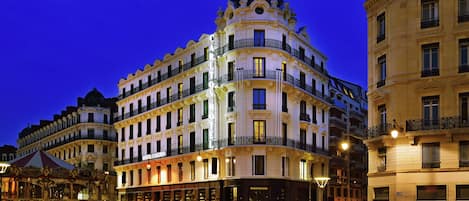 Front of property - evening/night