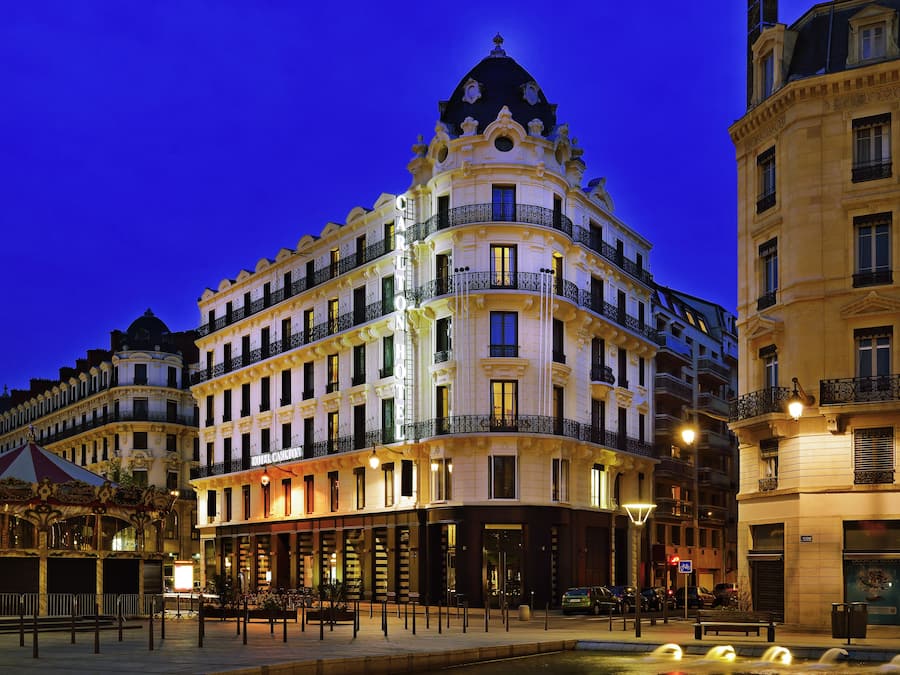 Façade de lâhĂ©bergement - soirĂ©e/nuit