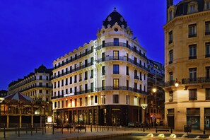 Front of property - evening/night