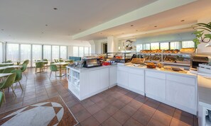Desayuno para llevar diario (EUR 12 por persona)