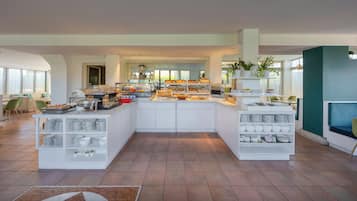 Petit déjeuner à emporter (12 EUR par personne)