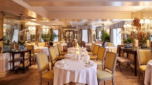 4 restaurants, breakfast, lunch, dinner served; American cuisine - The Lowell (New York)