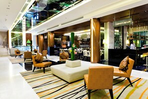 Coin salon dans le hall