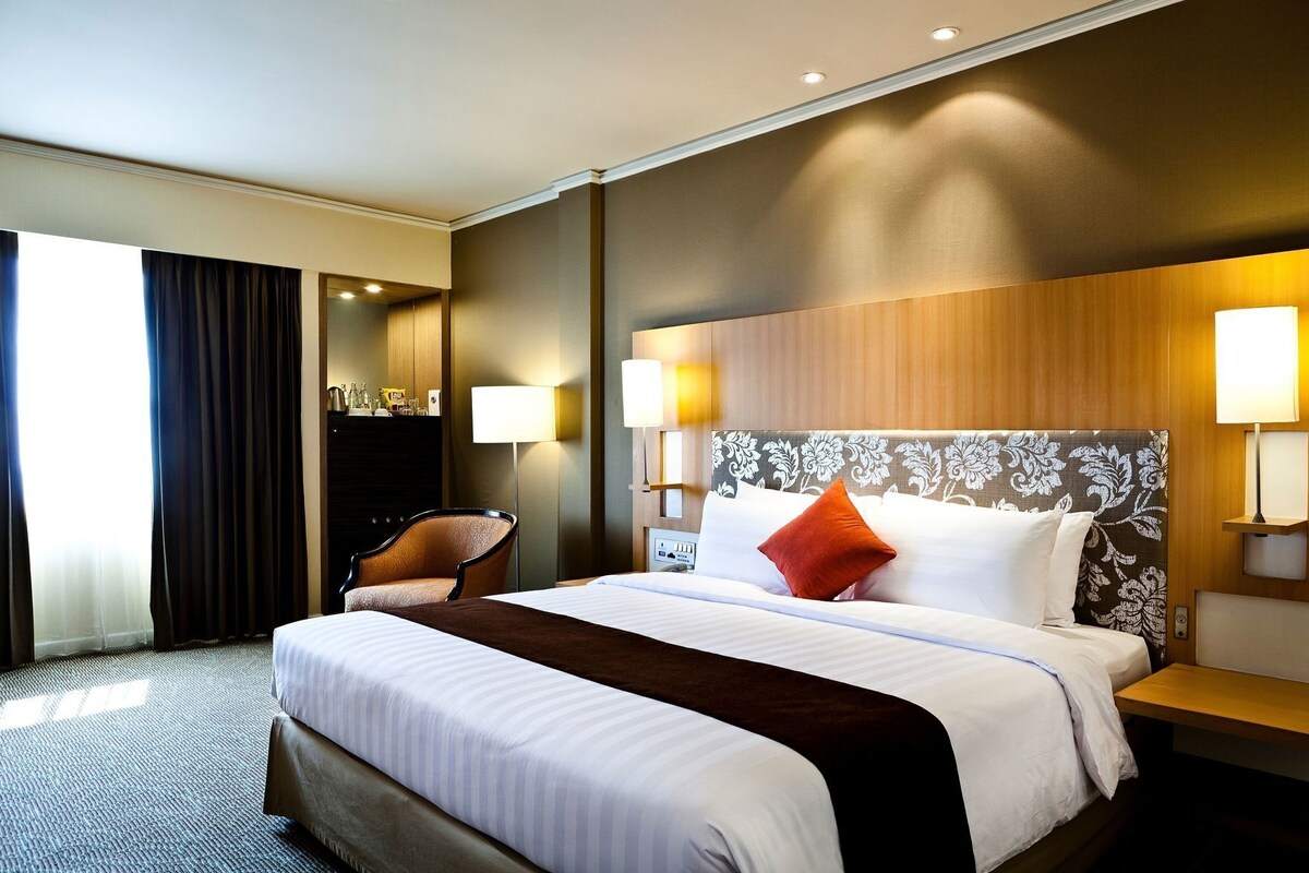 In-room safe, desk, blackout drapes, soundproofing