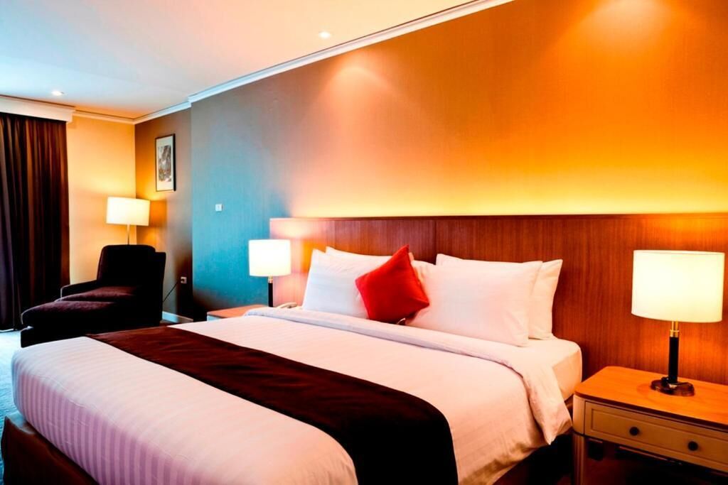 In-room safe, desk, blackout curtains, soundproofing