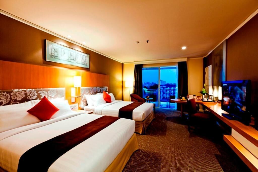 In-room safe, desk, blackout curtains, soundproofing