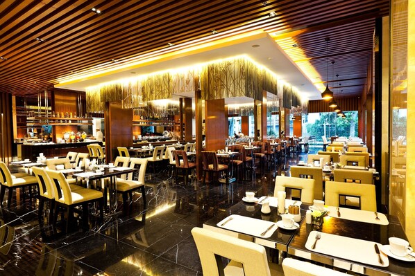 每日供应自助早餐（每人 THB 530）