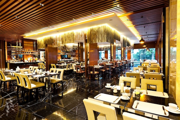 Daily self-serve breakfast (THB 530 per person)