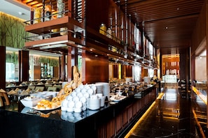 Daily self-serve breakfast (THB 530 per person)