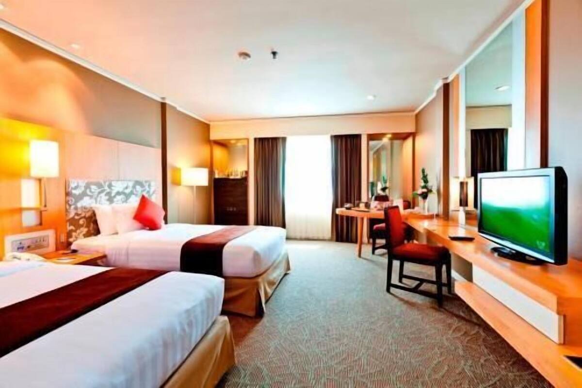 In-room safe, desk, blackout drapes, soundproofing