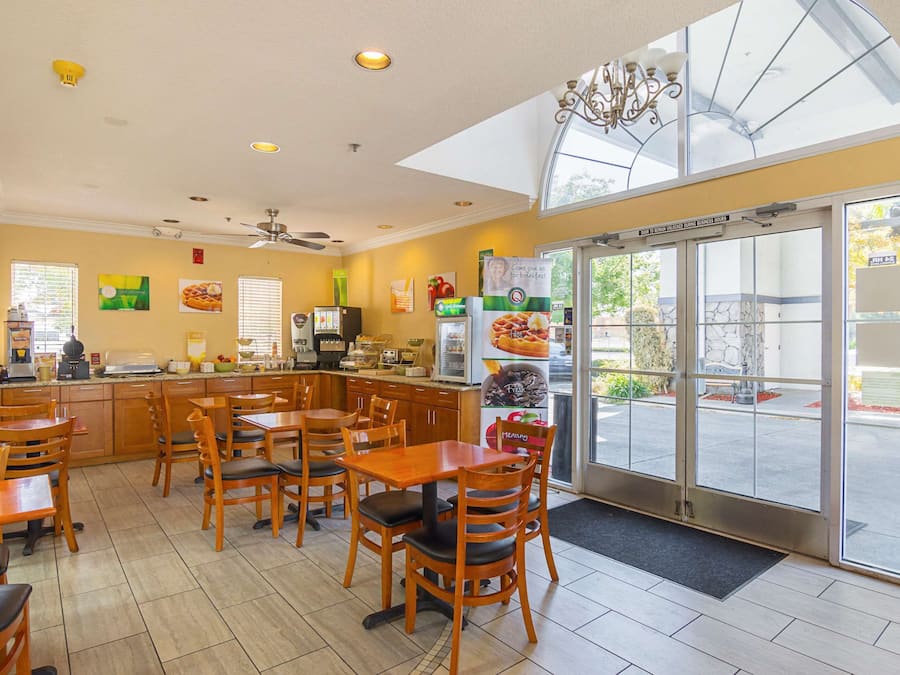 Free daily buffet breakfast