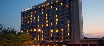 DoubleTree by Hilton Hotel St. Louis - Chesterfield