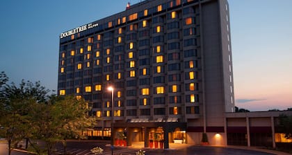DoubleTree by Hilton Hotel St. Louis - Chesterfield