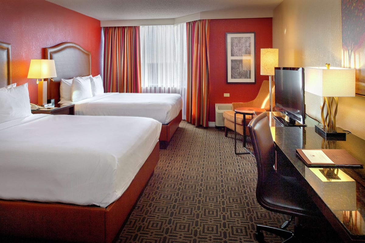 Premium bedding, down comforters, in-room safe, desk