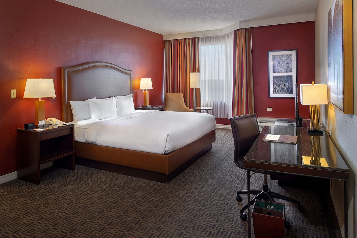 Premium bedding, down comforters, in-room safe, desk