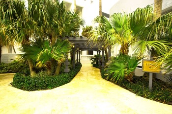 Garden view at Lexington by Hotel RL Miami Beach