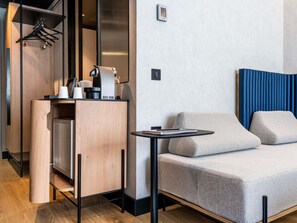 Premium bedding, in-room safe, desk, laptop workspace