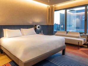 Roupas de cama premium, cofres nos quartos, escrivaninha