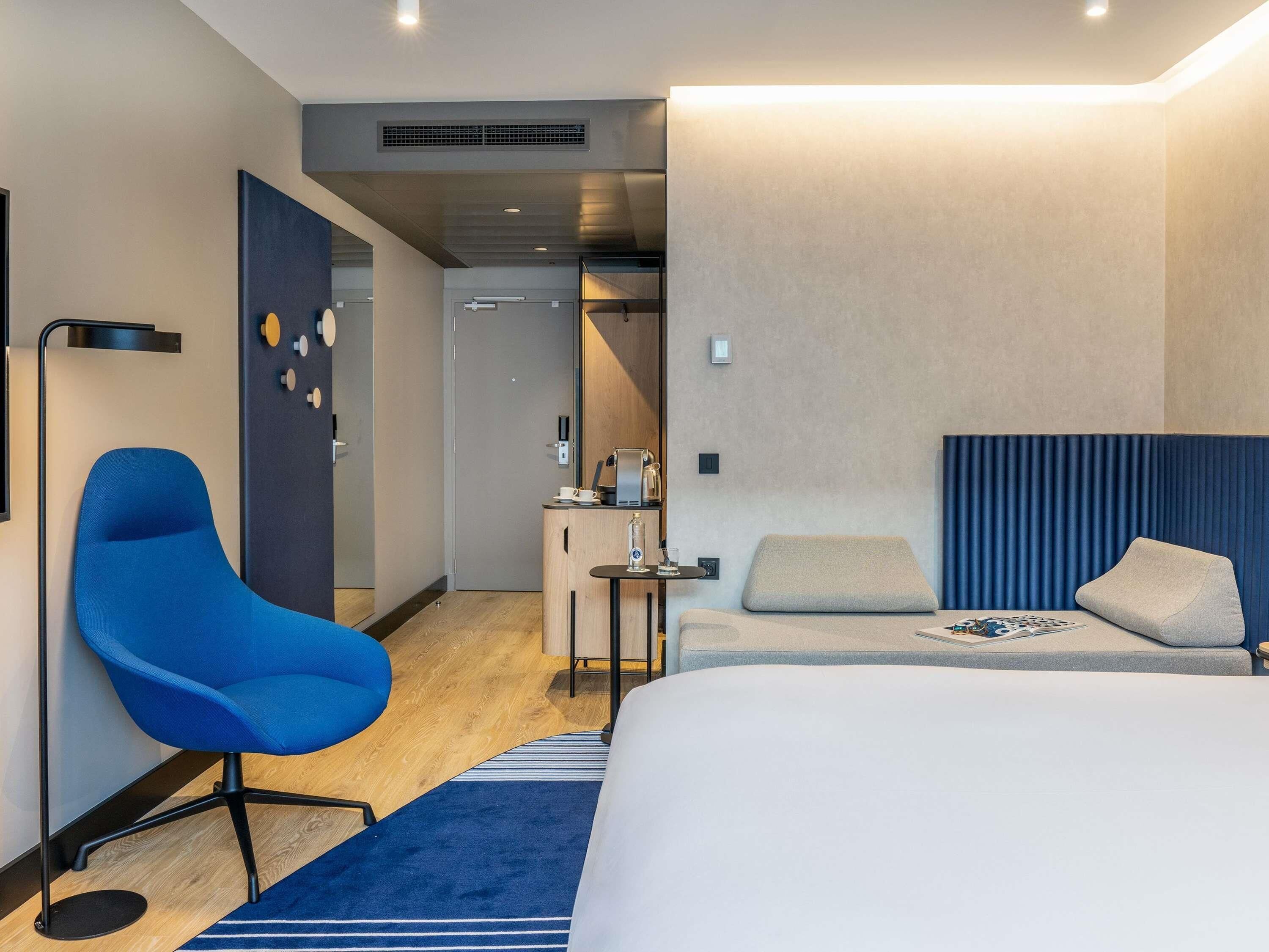 Premium bedding, in-room safe, desk, laptop workspace