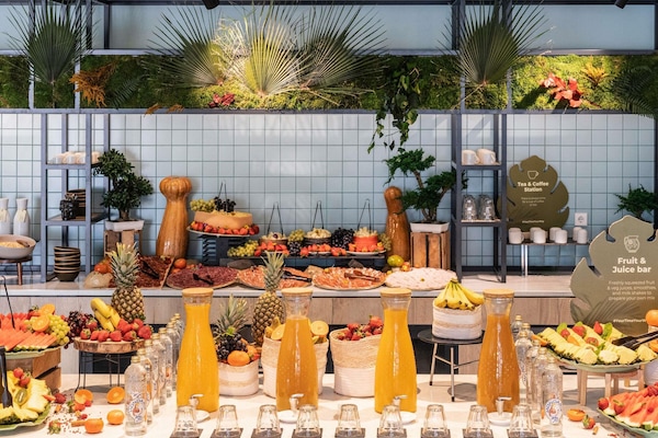 Desayuno buffet diario (EUR 21.5 por persona)