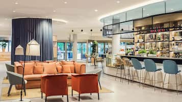 Gastropub, utsikt mot bassenget, åpen hver dag