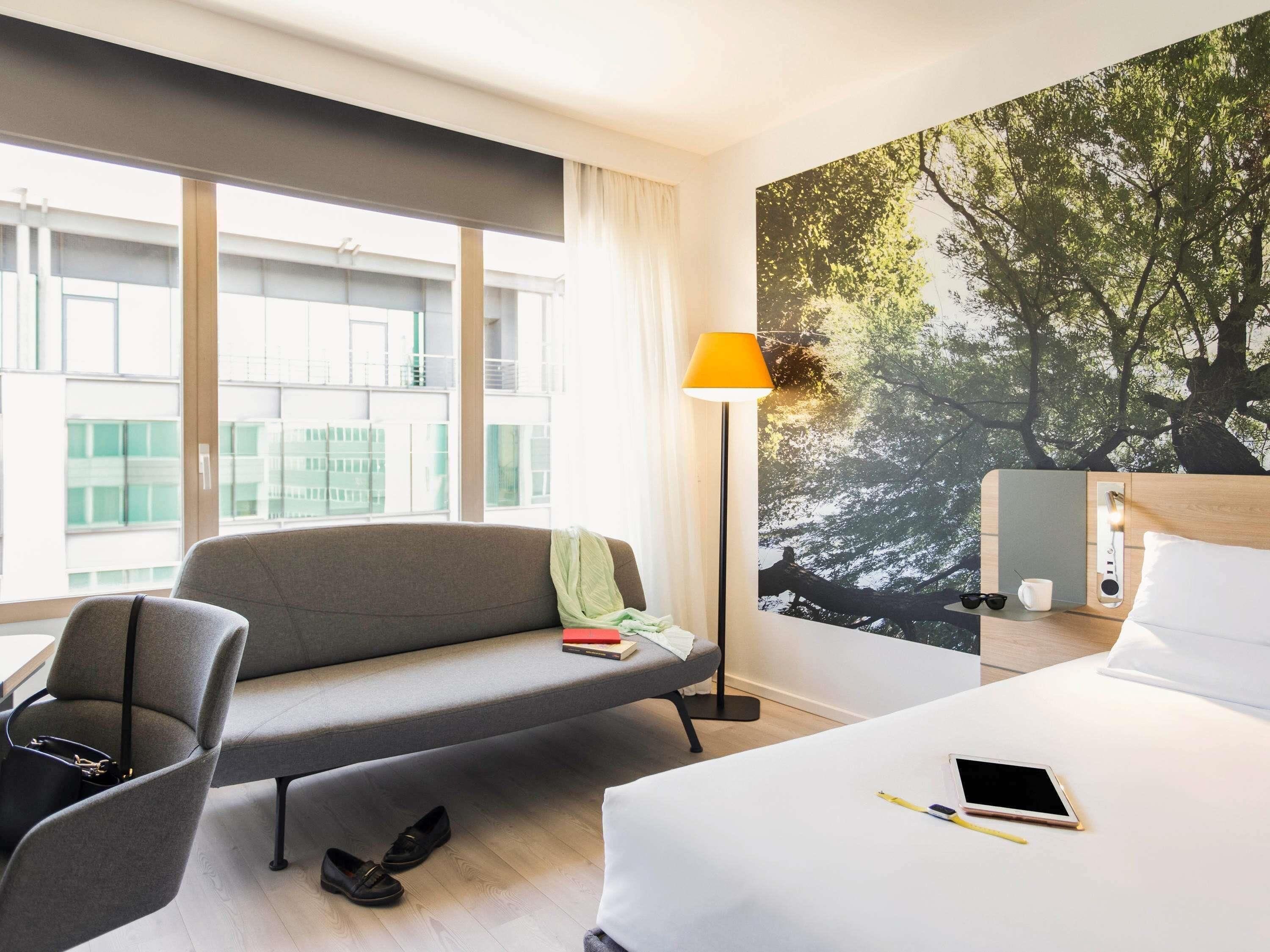 Superior Room, 1 Queen Bed (in Plaza Building) | Premium bedding, in-room safe, desk, laptop workspace