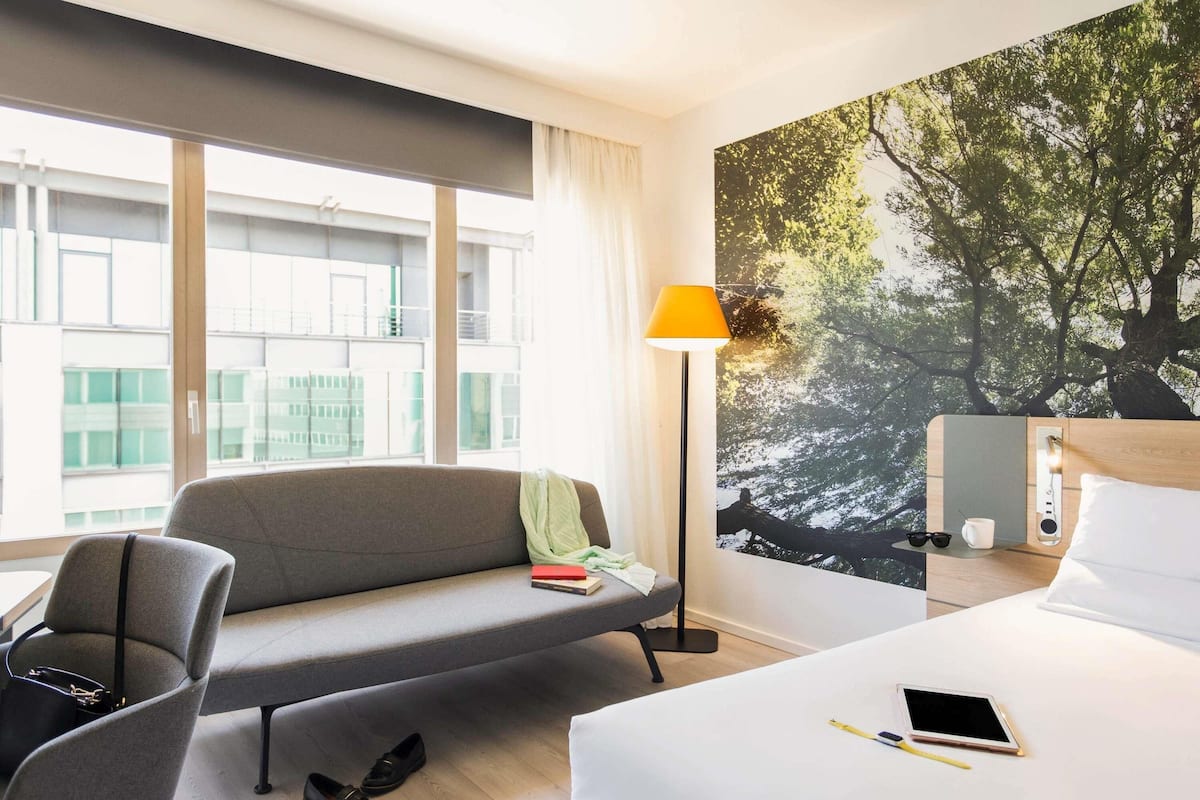 Superior Room, 1 Queen Bed (in Plaza Building) | Premium bedding, in-room safe, desk, laptop workspace