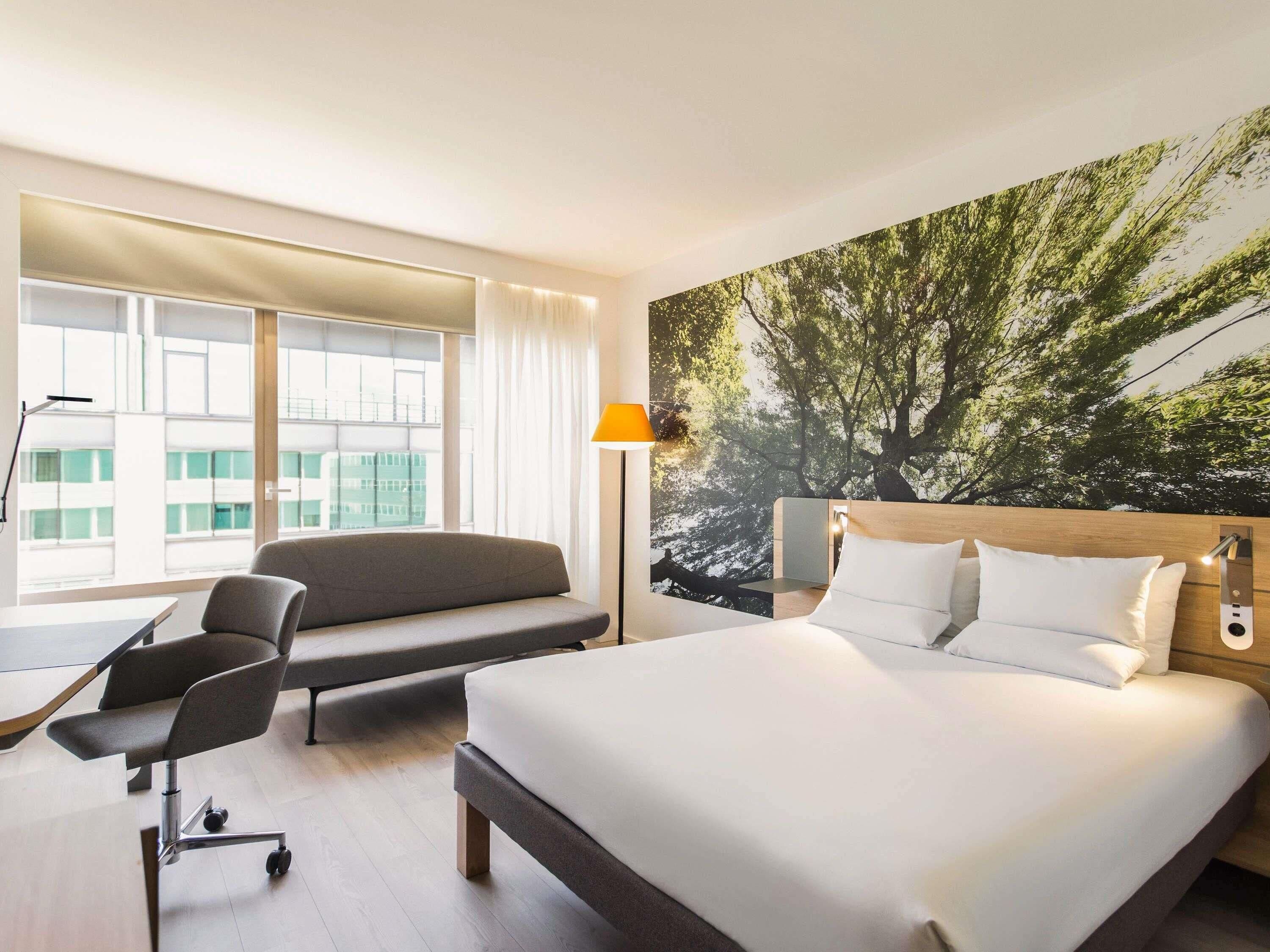 Superior Room, 1 Queen Bed (in Plaza Building) | Premium bedding, in-room safe, desk, laptop workspace