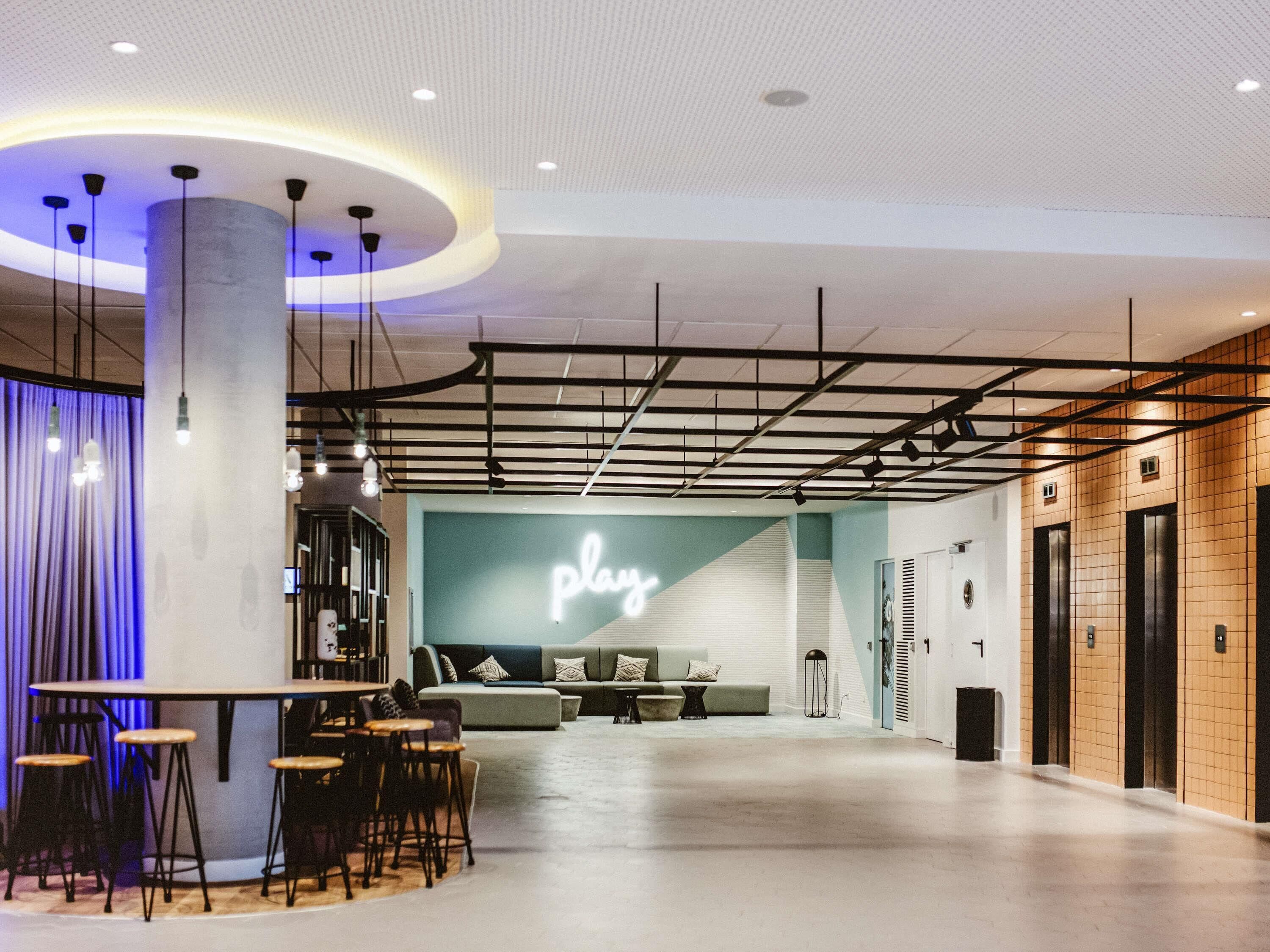 ランチ、ディナーに営業 (地中海料理)