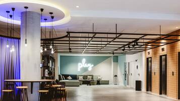 Se sirven almuerzos y cenas, cocina mediterrĂĄnea