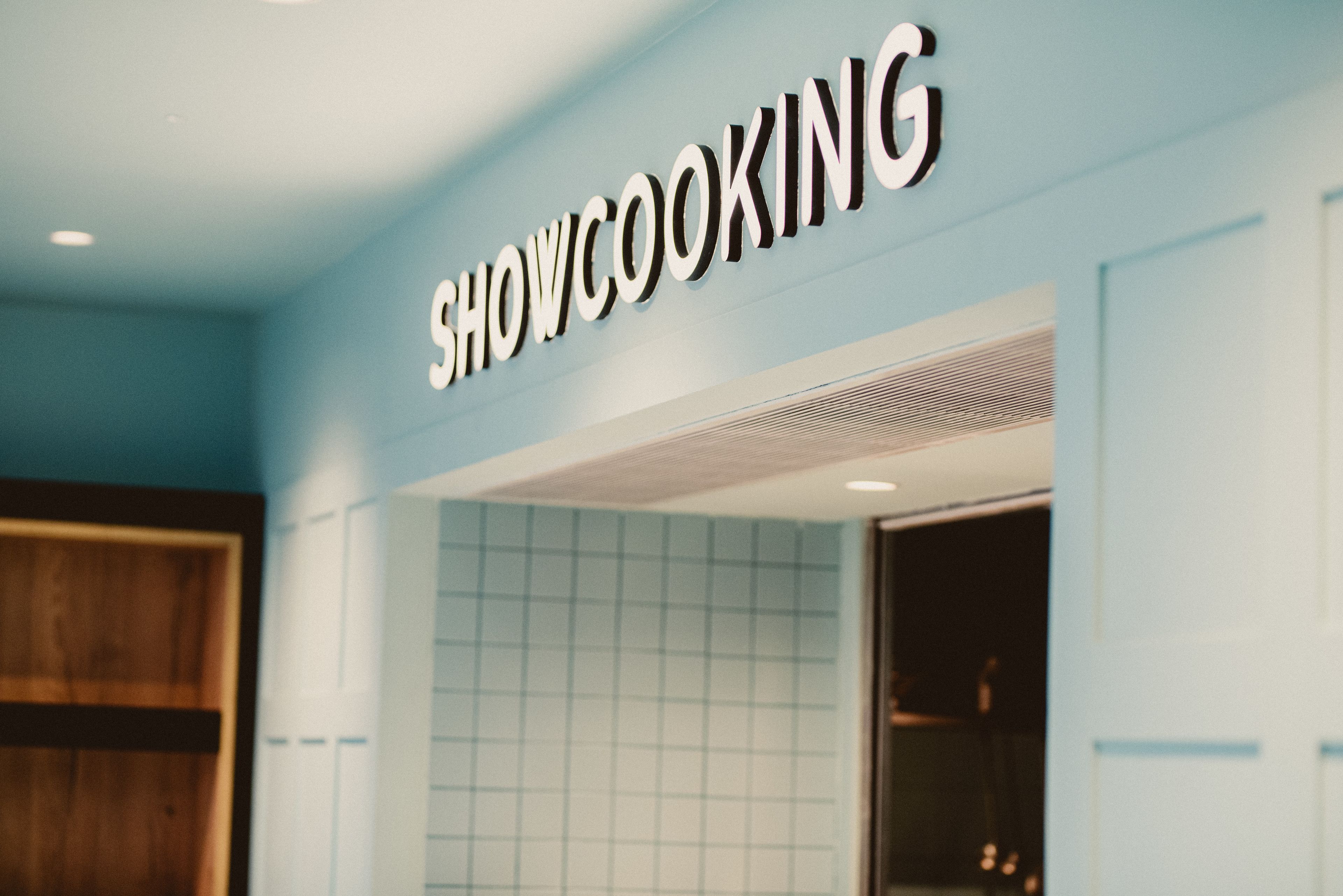 lunch and dinner served, mediterranean cuisine