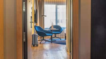 Ropa de cama de alta calidad, caja fuerte, escritorio