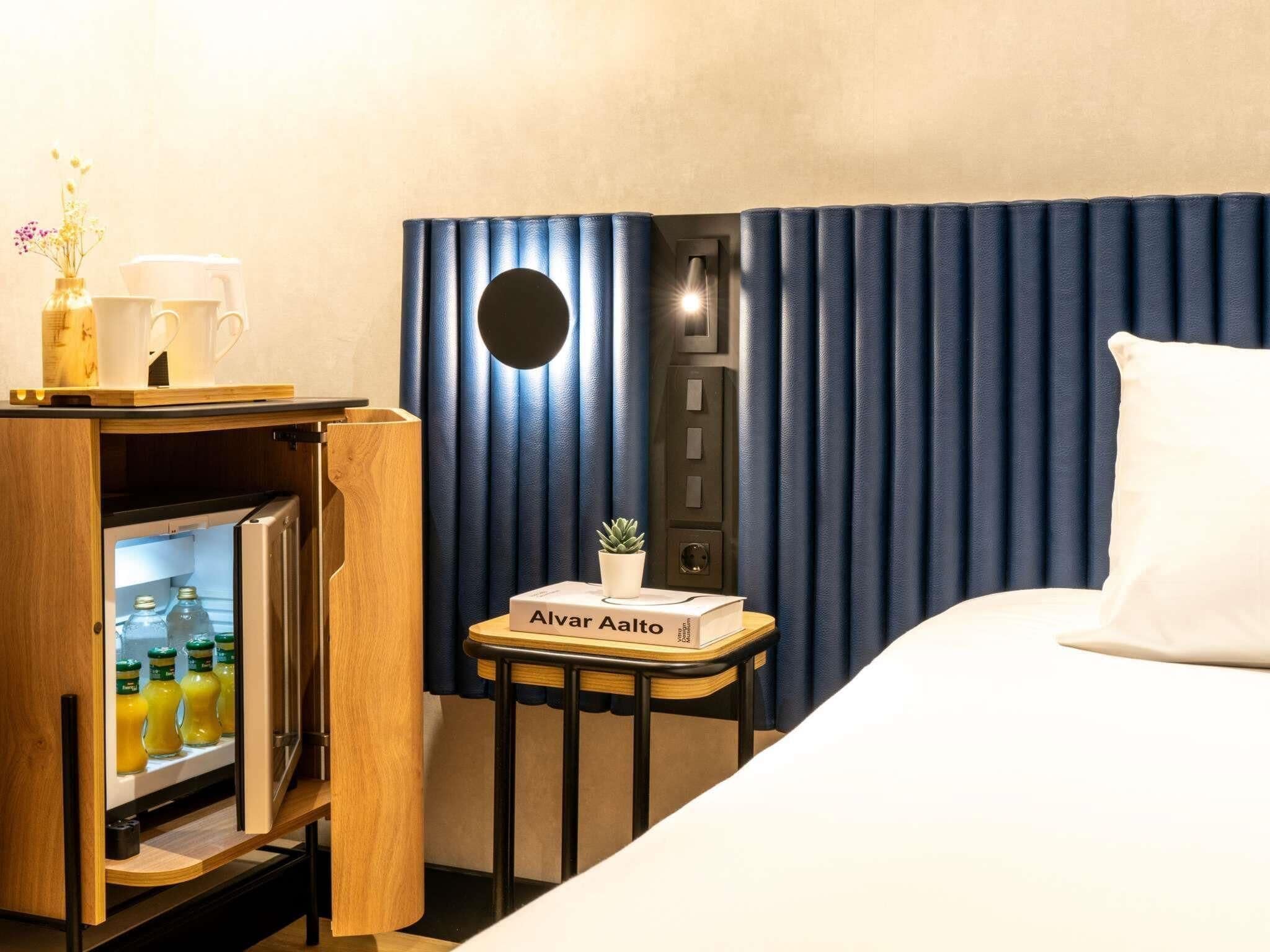 Premium bedding, in-room safe, desk, laptop workspace