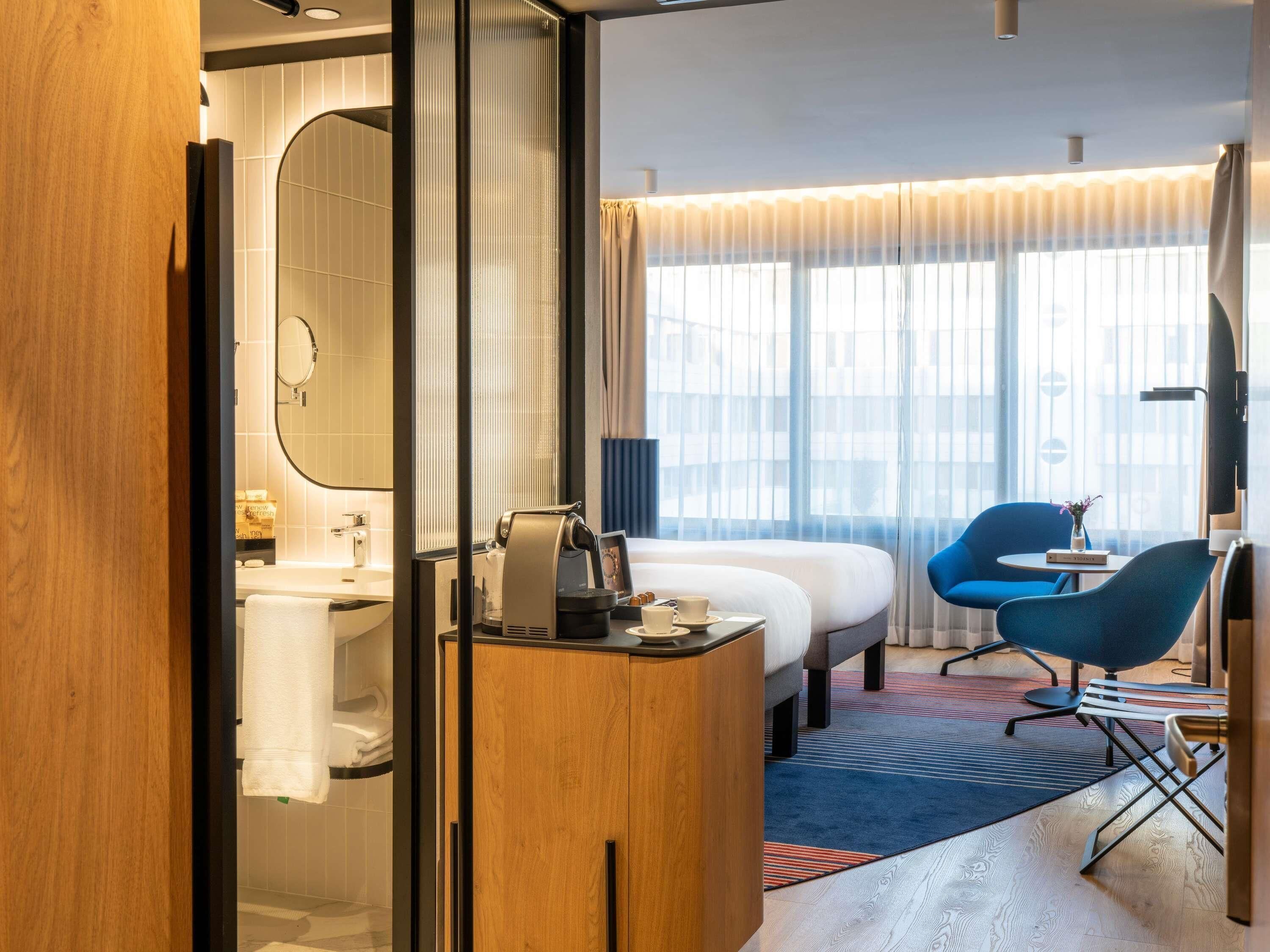 Sengetøy av topp kvalitet, safe på rommet og skrivebord