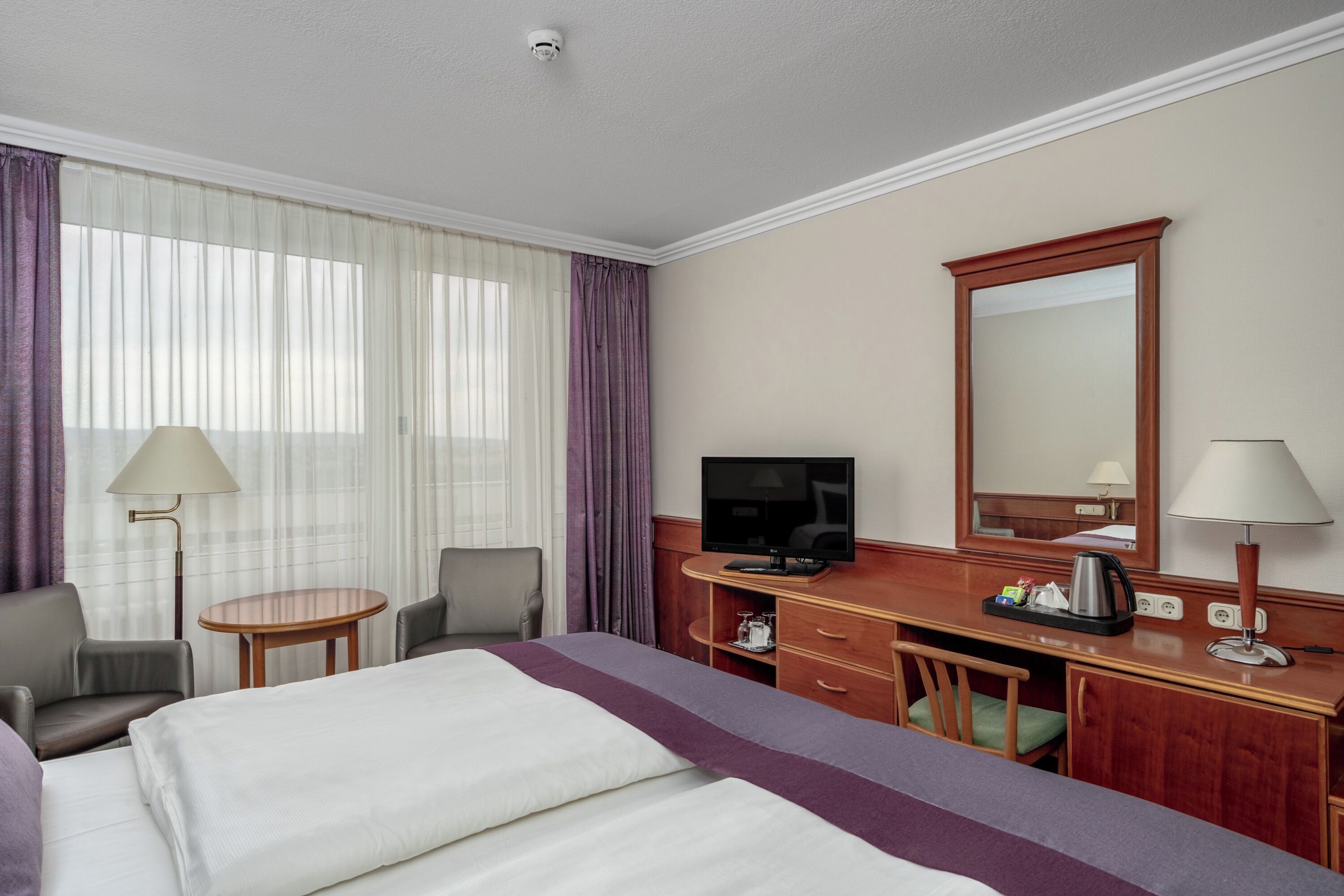 superior twin room | hypo-allergenic bedding, minibar, in-room safe, desk